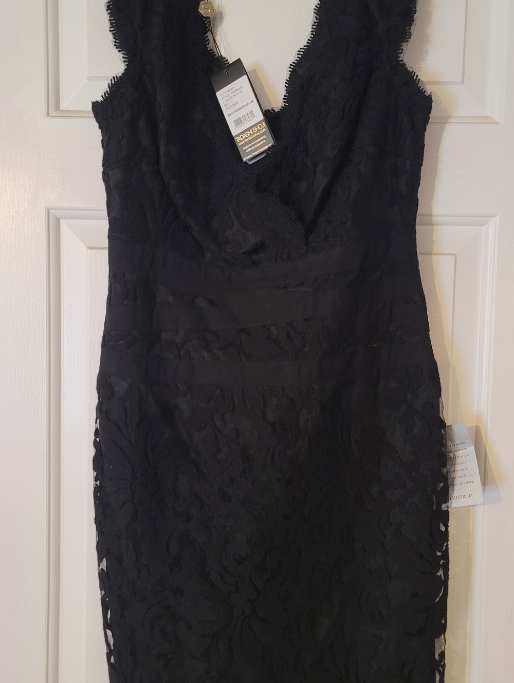 Tadashi Shoji Black Lace V-Neck Women's Dress Sz 4